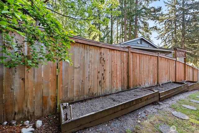 8215 172nd Avenue NE, Redmond, WA 98052
