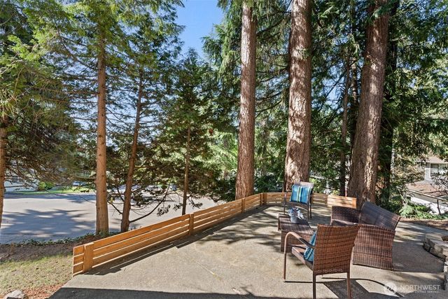 8215 172nd Avenue NE, Redmond, WA 98052