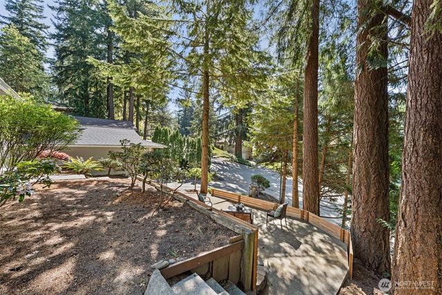 8215 172nd Avenue NE, Redmond, WA 98052