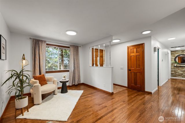 8215 172nd Avenue NE, Redmond, WA 98052