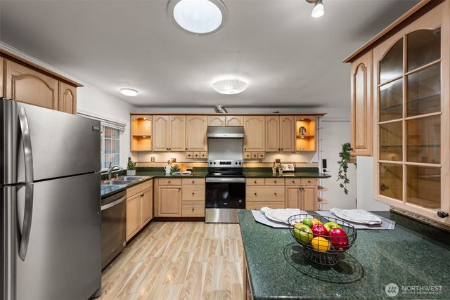 8215 172nd Avenue NE, Redmond, WA 98052