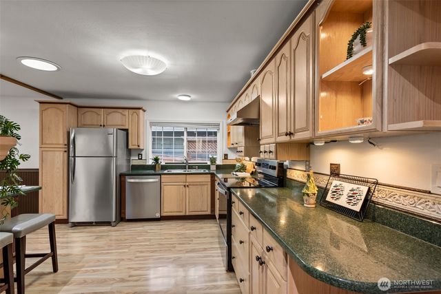 8215 172nd Avenue NE, Redmond, WA 98052
