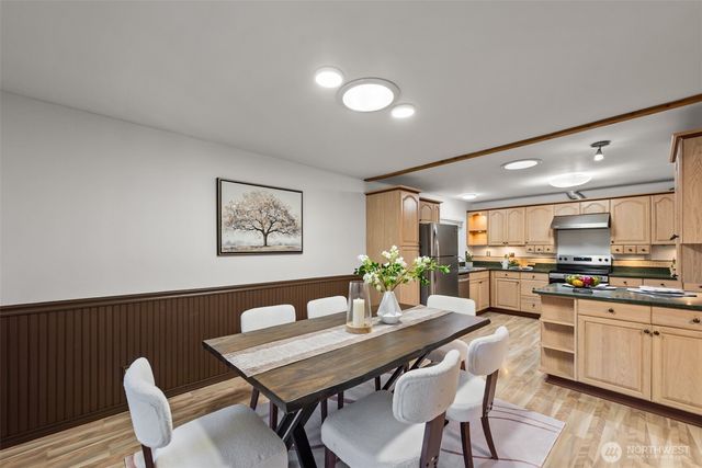 8215 172nd Avenue NE, Redmond, WA 98052
