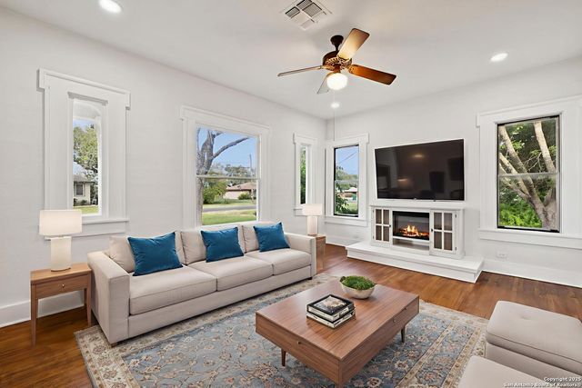233 May Street, Castroville, TX 78009