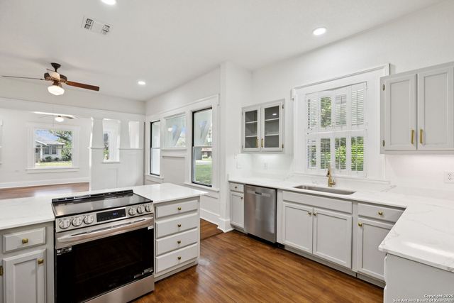 233 May Street, Castroville, TX 78009