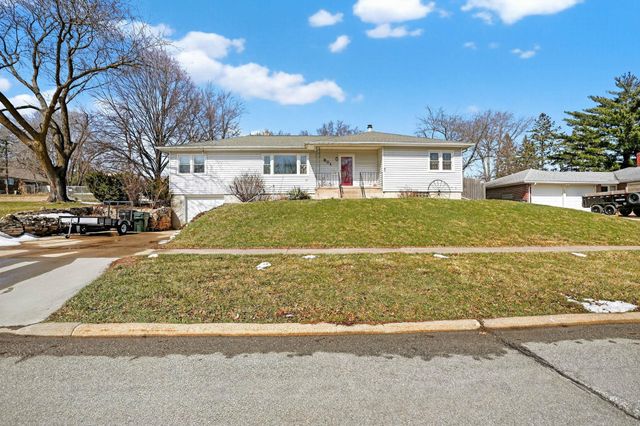 801 W 14th Street, Cedar Falls, IA 50613