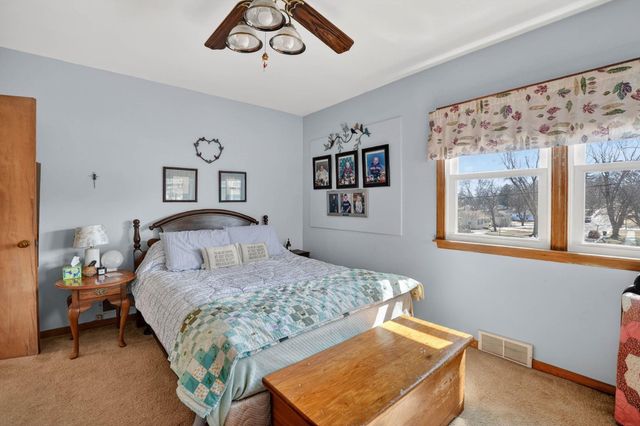 801 W 14th Street, Cedar Falls, IA 50613