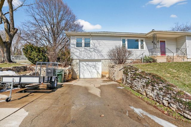 801 W 14th Street, Cedar Falls, IA 50613