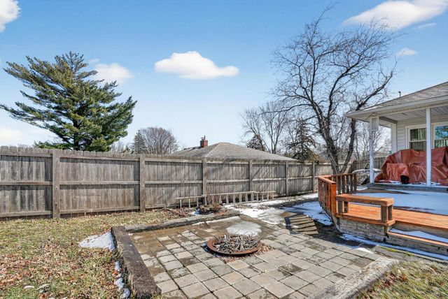 801 W 14th Street, Cedar Falls, IA 50613