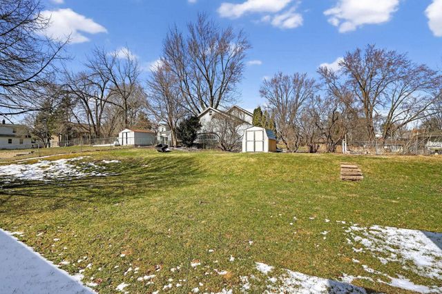 801 W 14th Street, Cedar Falls, IA 50613