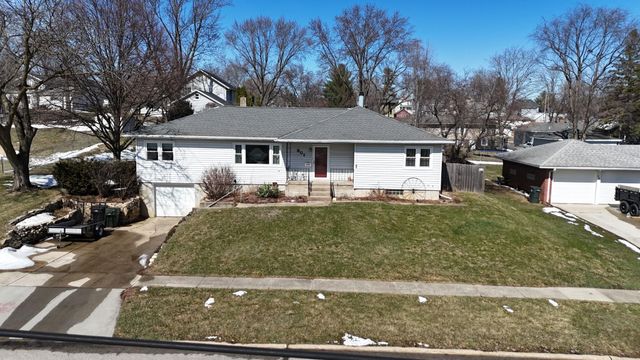 801 W 14th Street, Cedar Falls, IA 50613