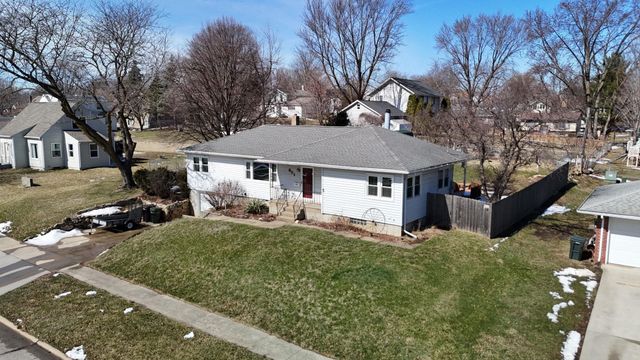 801 W 14th Street, Cedar Falls, IA 50613