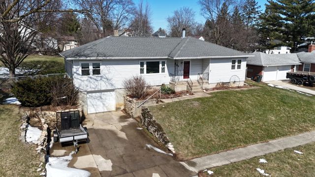801 W 14th Street, Cedar Falls, IA 50613