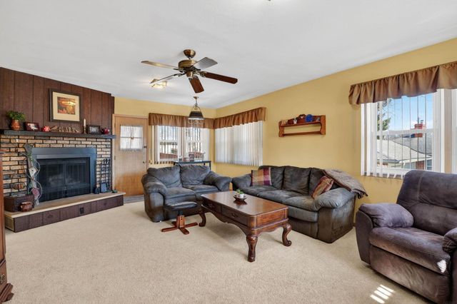 801 W 14th Street, Cedar Falls, IA 50613