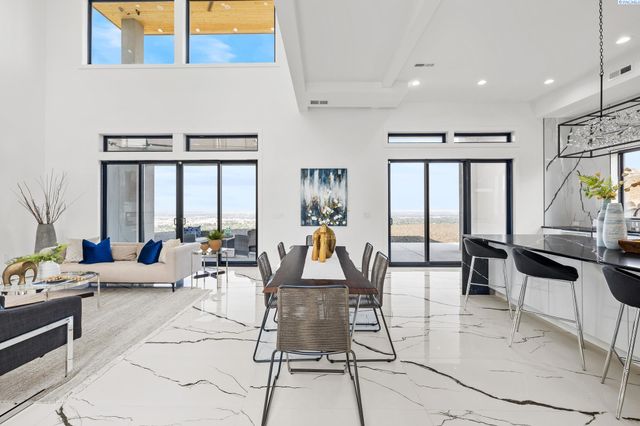 6982 W 22nd Ave, Kennewick, WA 99338