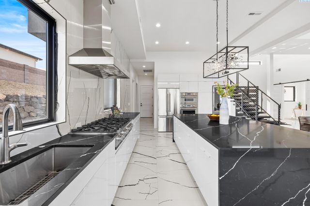 6982 W 22nd Ave, Kennewick, WA 99338