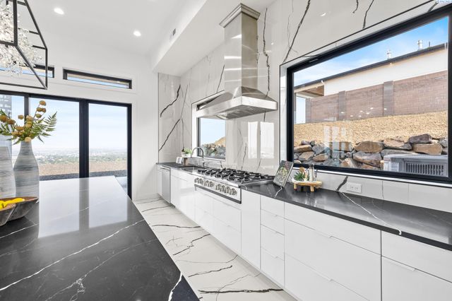 6982 W 22nd Ave, Kennewick, WA 99338