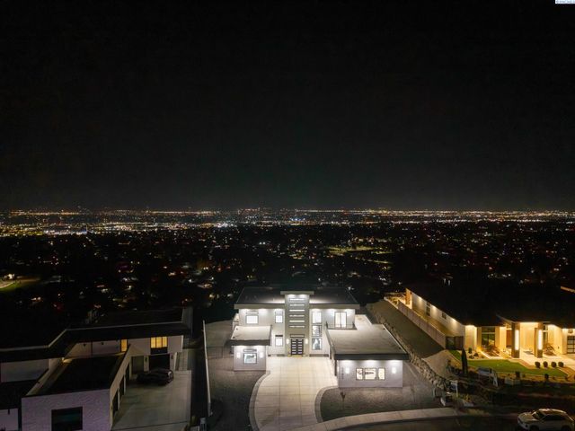 6982 W 22nd Ave, Kennewick, WA 99338