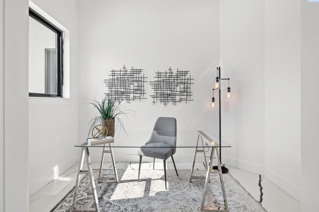 6982 W 22nd Ave, Kennewick, WA 99338