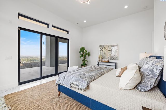 6982 W 22nd Ave, Kennewick, WA 99338