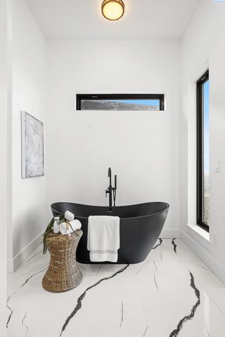 6982 W 22nd Ave, Kennewick, WA 99338