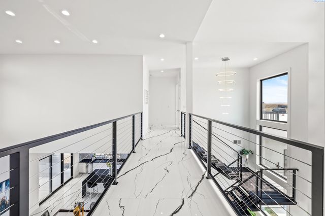 6982 W 22nd Ave, Kennewick, WA 99338