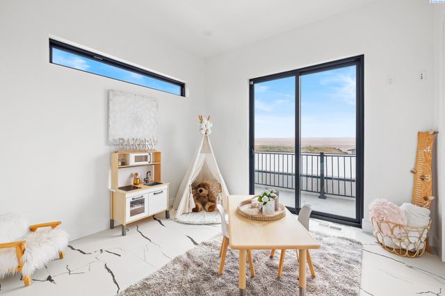 6982 W 22nd Ave, Kennewick, WA 99338