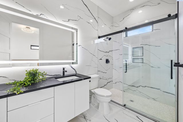 6982 W 22nd Ave, Kennewick, WA 99338