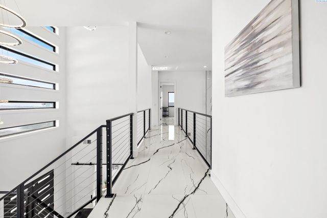 6982 W 22nd Ave, Kennewick, WA 99338