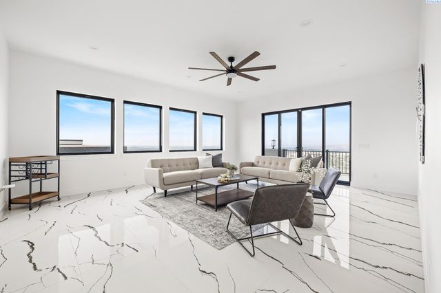 6982 W 22nd Ave, Kennewick, WA 99338