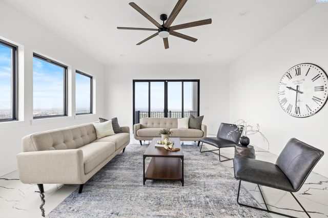 6982 W 22nd Ave, Kennewick, WA 99338