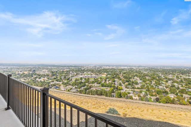 6982 W 22nd Ave, Kennewick, WA 99338