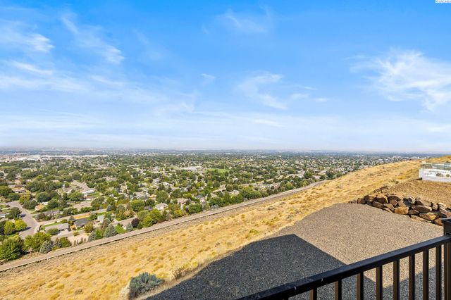 6982 W 22nd Ave, Kennewick, WA 99338