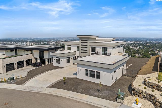 6982 W 22nd Ave, Kennewick, WA 99338