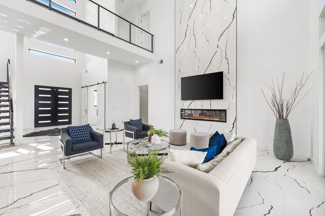 6982 W 22nd Ave, Kennewick, WA 99338