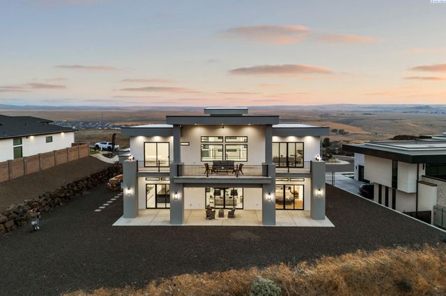 6982 W 22nd Ave, Kennewick, WA 99338