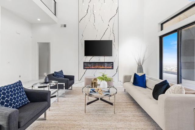 6982 W 22nd Ave, Kennewick, WA 99338