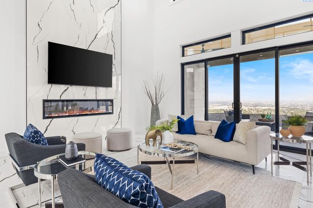 6982 W 22nd Ave, Kennewick, WA 99338