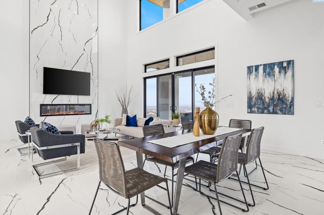 6982 W 22nd Ave, Kennewick, WA 99338