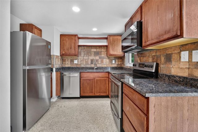 506 SHAMROCK ROAD, Brandon, FL 33511