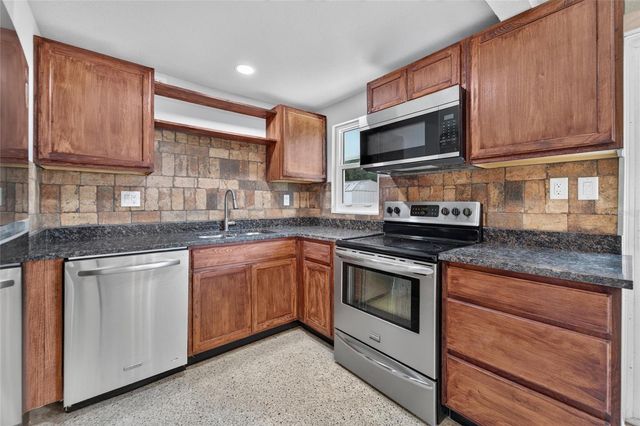 506 SHAMROCK ROAD, Brandon, FL 33511