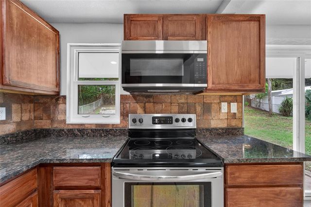 506 SHAMROCK ROAD, Brandon, FL 33511