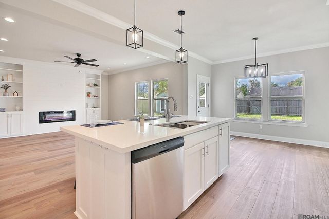 22795 Lafourche Ln, Denham Springs, LA 70726