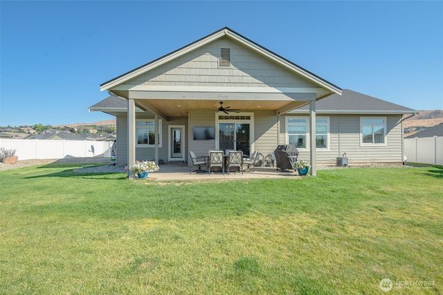 826 Autumn Crest Drive, Wenatchee, WA 98801