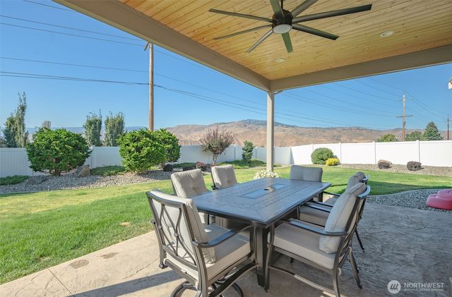 826 Autumn Crest Drive, Wenatchee, WA 98801