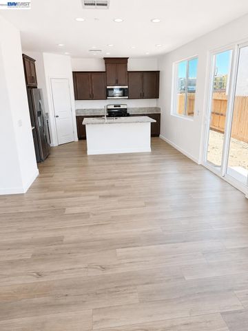 1392 Leonhardt Loop, Lincoln, CA 95648