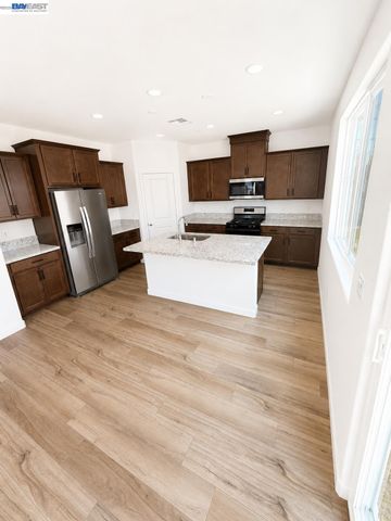 1392 Leonhardt Loop, Lincoln, CA 95648