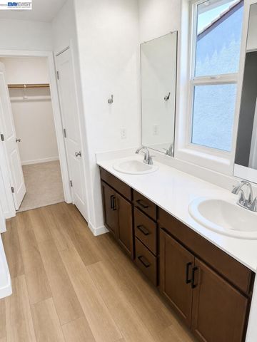 1392 Leonhardt Loop, Lincoln, CA 95648