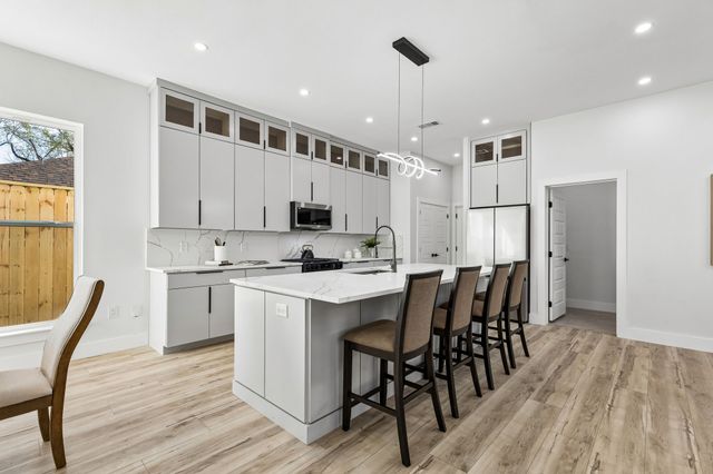 3510 Navaro Street, Dallas, TX 75212