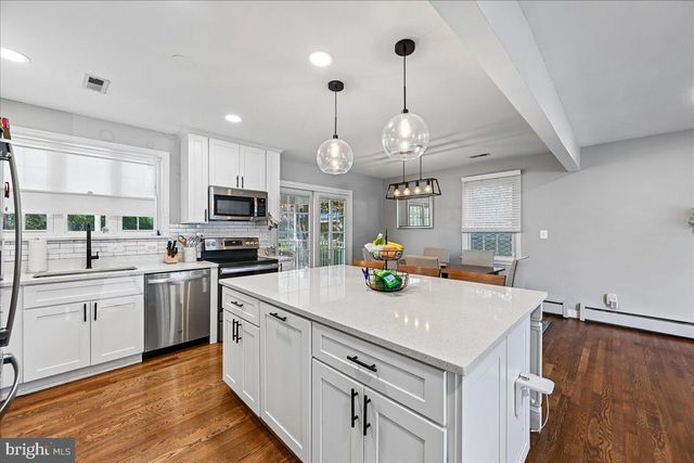 6112 FOX HILL ST, Springfield, VA 22150
